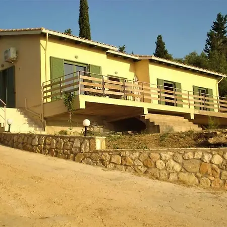 בית נופש Xathiti House 2 *